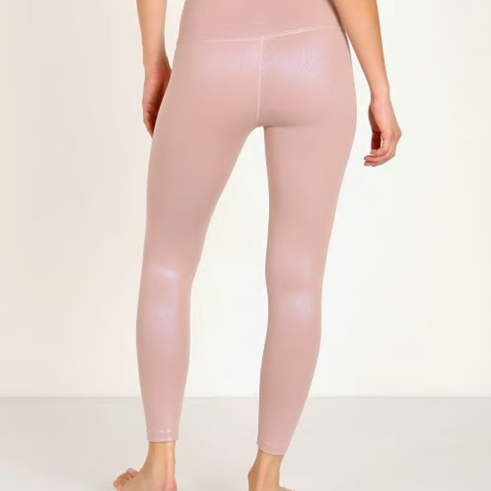 Beyond Yoga Pearlized High Waisted Midi Legging Brazen Blush Rose Shinny medium - Picture 3 of 8
